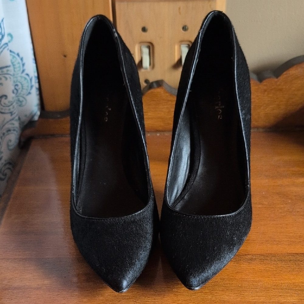 Charlies Black Stiletto Heels Elegant Design - Picture 2 of 10